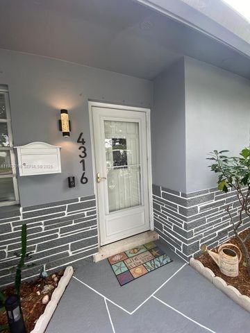 4316 Jackson St, Hollywood, FL 33021