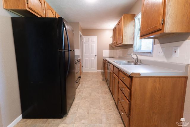 1935 Lincoln Drive, Manhattan, KS 66502