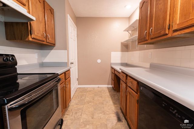 1935 Lincoln Drive, Manhattan, KS 66502