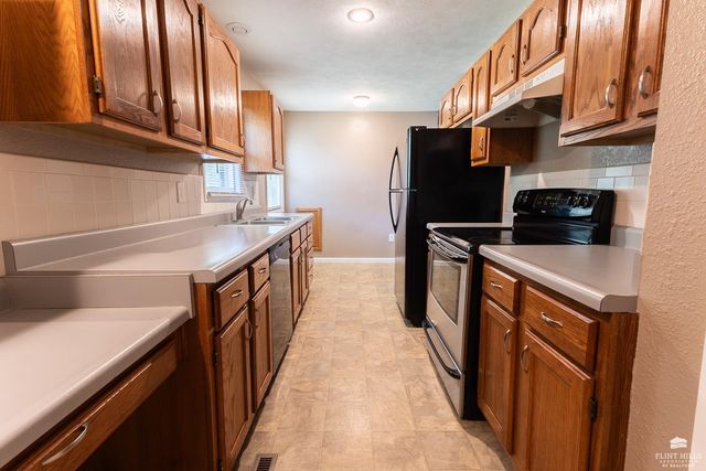 1935 Lincoln Drive, Manhattan, KS 66502