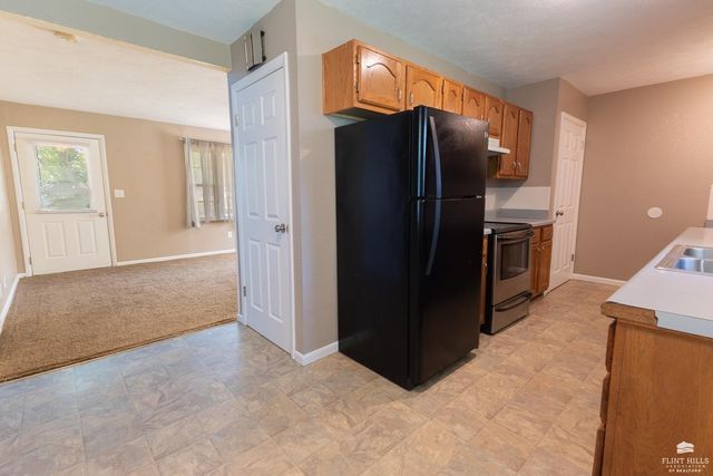 1935 Lincoln Drive, Manhattan, KS 66502