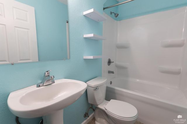1935 Lincoln Drive, Manhattan, KS 66502