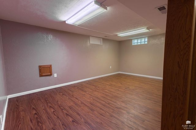 1935 Lincoln Drive, Manhattan, KS 66502