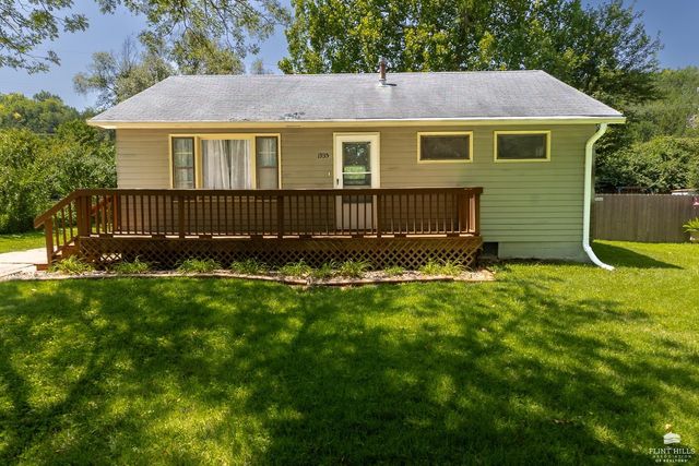 1935 Lincoln Drive, Manhattan, KS 66502