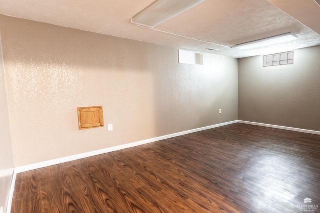 1935 Lincoln Drive, Manhattan, KS 66502
