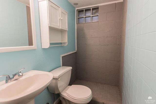 1935 Lincoln Drive, Manhattan, KS 66502