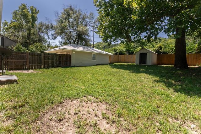 1935 Lincoln Drive, Manhattan, KS 66502