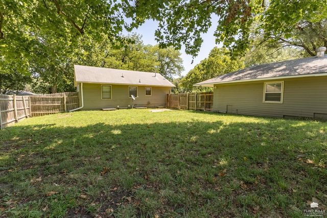 1935 Lincoln Drive, Manhattan, KS 66502