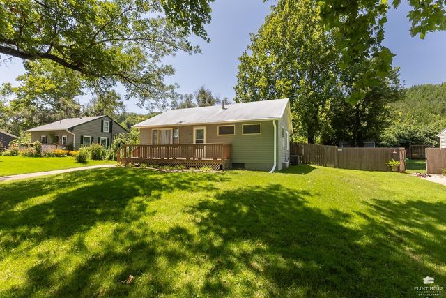 1935 Lincoln Drive, Manhattan, KS 66502