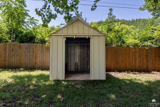 1935 Lincoln Drive, Manhattan, KS 66502