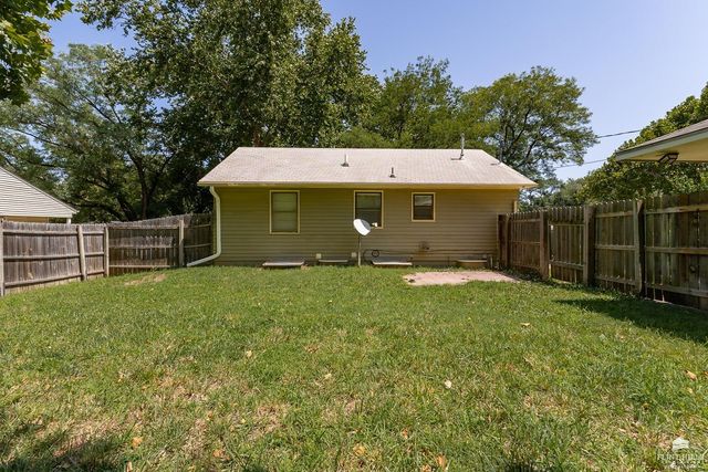 1935 Lincoln Drive, Manhattan, KS 66502