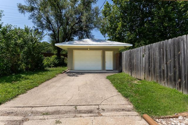 1935 Lincoln Drive, Manhattan, KS 66502