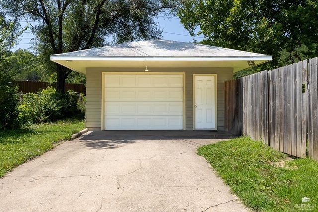 1935 Lincoln Drive, Manhattan, KS 66502