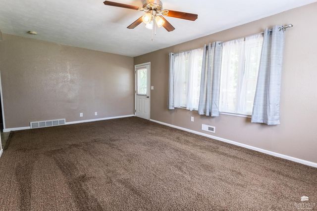 1935 Lincoln Drive, Manhattan, KS 66502