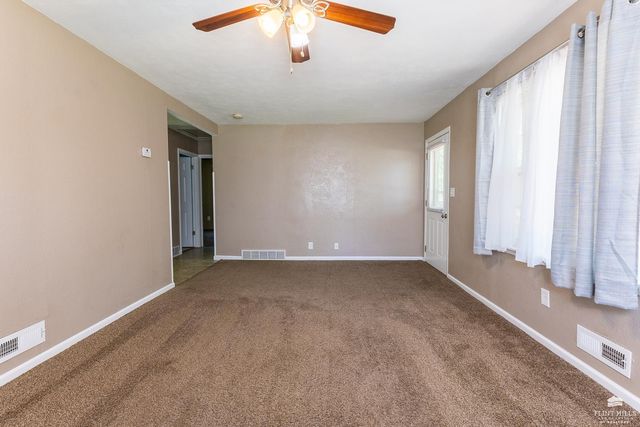 1935 Lincoln Drive, Manhattan, KS 66502