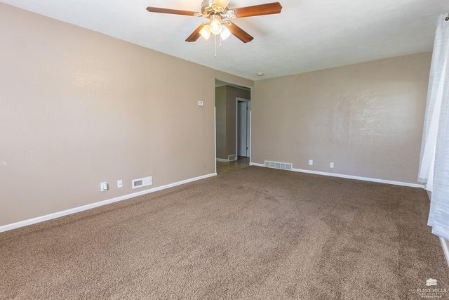 1935 Lincoln Drive, Manhattan, KS 66502