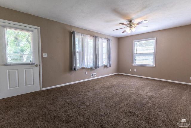 1935 Lincoln Drive, Manhattan, KS 66502