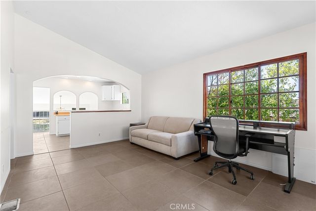 634 E Walnut, Burbank, CA 91501