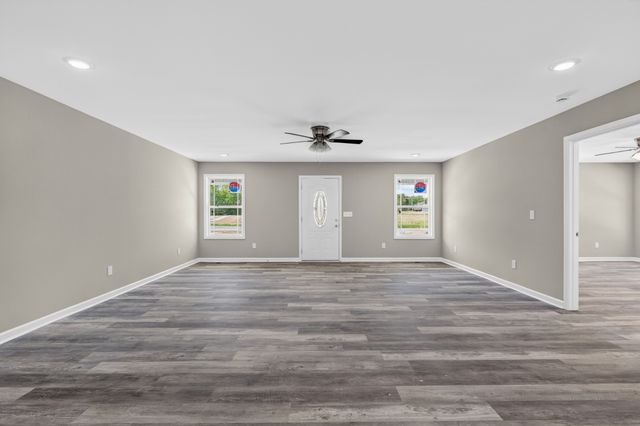 6 Monks Rd, Fayetteville, TN 37334