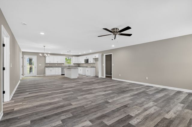 6 Monks Rd, Fayetteville, TN 37334