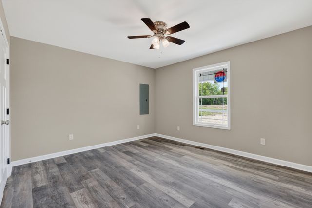 6 Monks Rd, Fayetteville, TN 37334