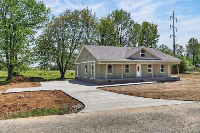 6 Monks Rd, Fayetteville, TN 37334