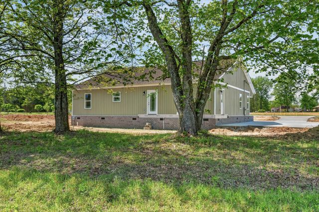 6 Monks Rd, Fayetteville, TN 37334