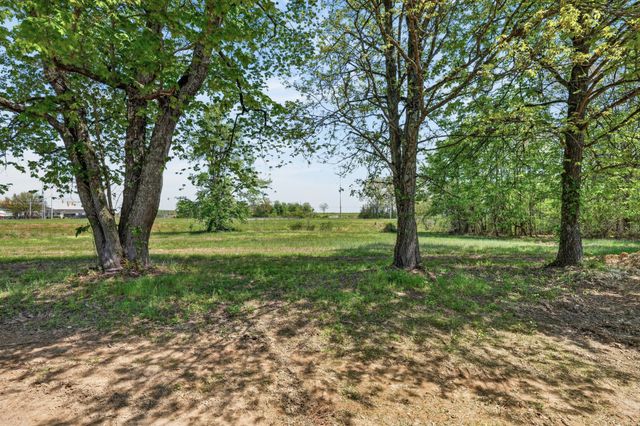6 Monks Rd, Fayetteville, TN 37334