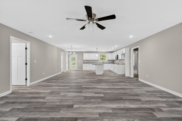 6 Monks Rd, Fayetteville, TN 37334