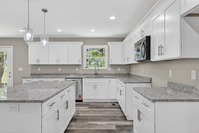 6 Monks Rd, Fayetteville, TN 37334