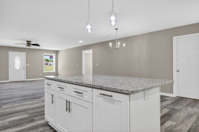 6 Monks Rd, Fayetteville, TN 37334