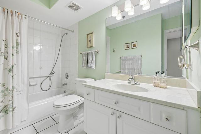 5 S Pine Street 405B, Mount Prospect, IL 60056