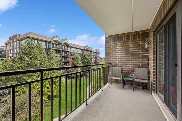 5 S Pine Street 405B, Mount Prospect, IL 60056