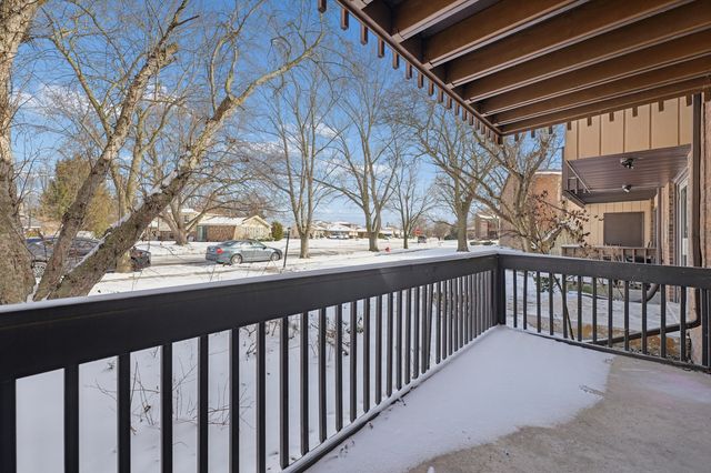 827 E 194th Street 827, Glenwood, IL 60425