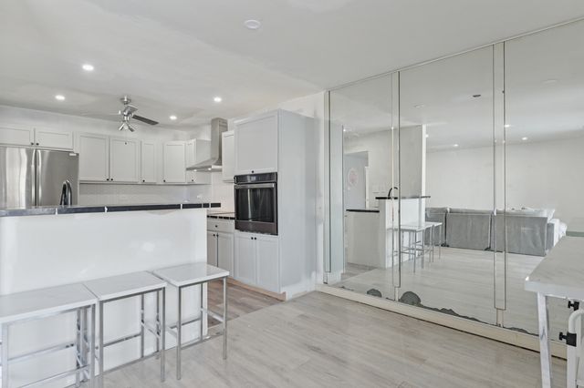 827 E 194th Street 827, Glenwood, IL 60425