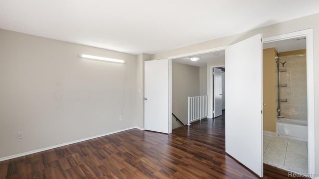 16996 KINGSBROOKE Drive, Clinton Charter Township, MI 48038