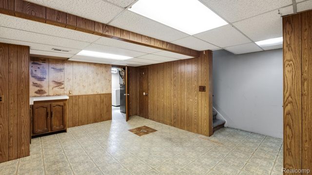 16996 KINGSBROOKE Drive, Clinton Charter Township, MI 48038