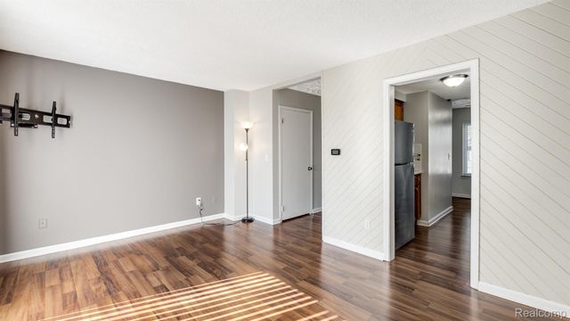 16996 KINGSBROOKE Drive, Clinton Charter Township, MI 48038