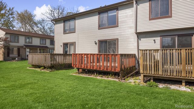 16996 KINGSBROOKE Drive, Clinton Charter Township, MI 48038