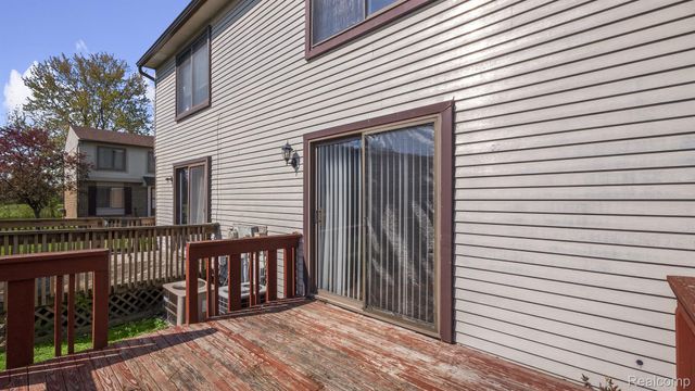 16996 KINGSBROOKE Drive, Clinton Charter Township, MI 48038