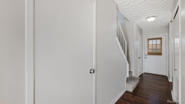 16996 KINGSBROOKE Drive, Clinton Charter Township, MI 48038