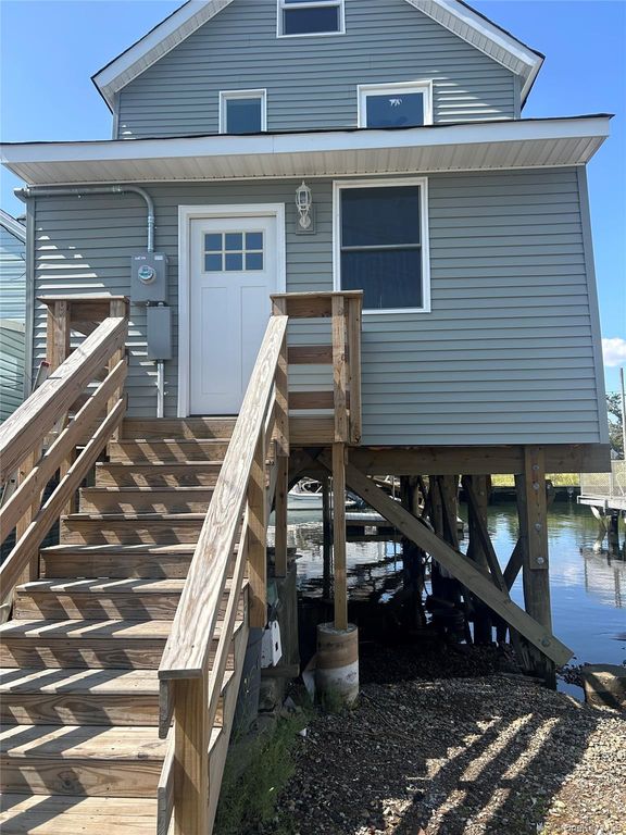 20 Bayview Avenue, Howard Beach, NY 11414