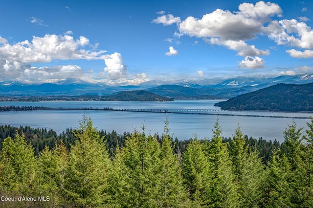 1025 Mountain Ridge DR, Sagle, ID 83860