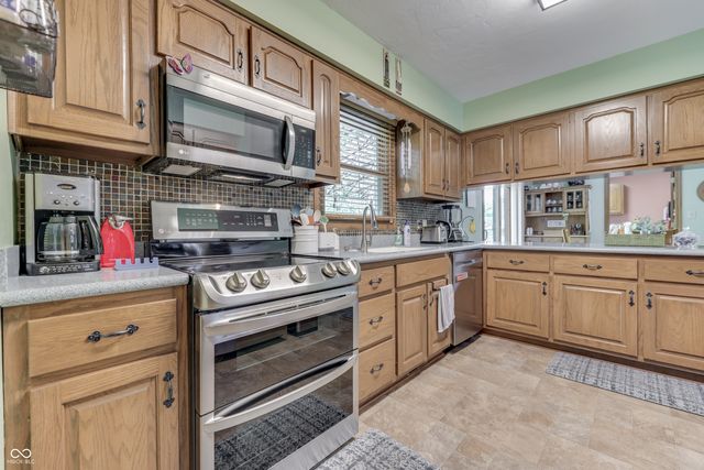 7401 Bunker Hill Crest, Indianapolis, IN 46259