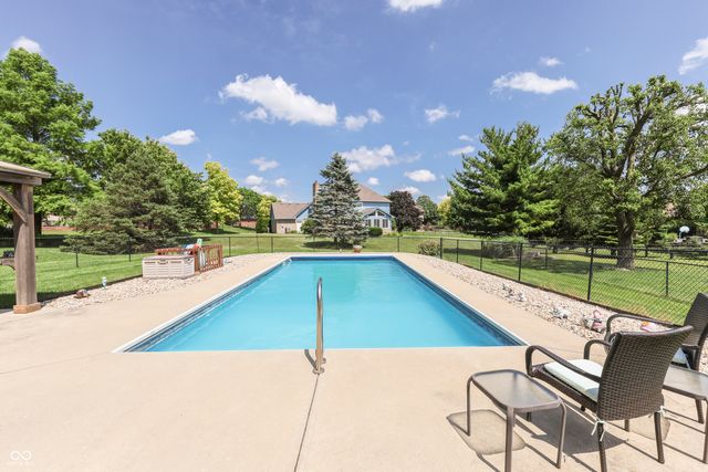 7401 Bunker Hill Crest, Indianapolis, IN 46259