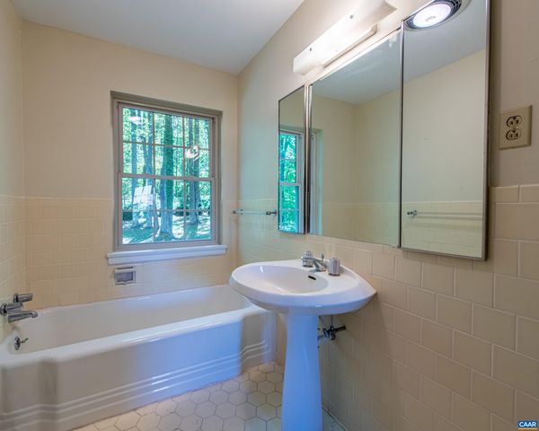 10070 BARNETTS FORD RD, Orange, VA 22960