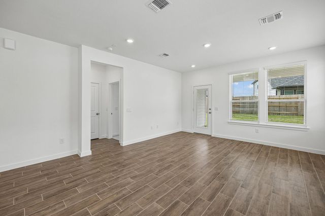 318 Ruby Ford Drive, Cove, TX 77523