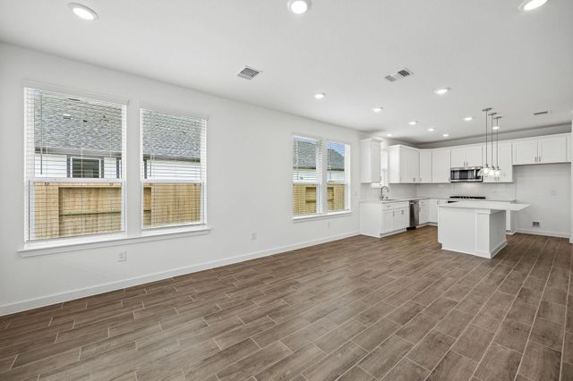 318 Ruby Ford Drive, Cove, TX 77523