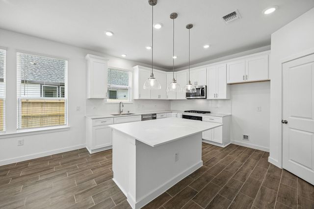 318 Ruby Ford Drive, Cove, TX 77523