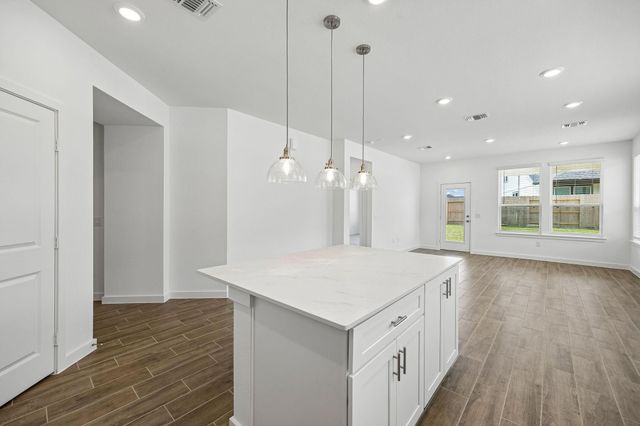 318 Ruby Ford Drive, Cove, TX 77523